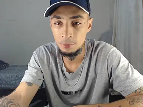 emiliano hottt online show from 03-09-25, 03:43