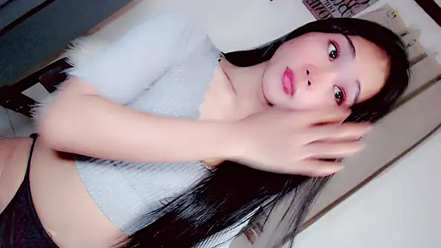 Snapshot of amomentoflust69 chatting on 02-06-26, 04:50 amomentoflust69 online show from 02-06-26, 04:50