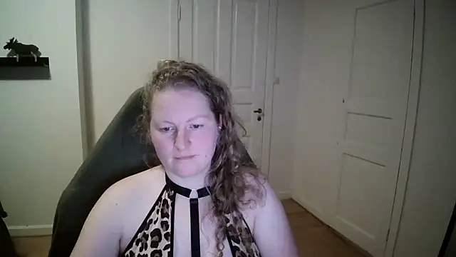 Snapshot of Girlnina-1995 chatting on 12-18-24, 08:36 Girlnina-1995 online show from 12-18-24, 08:36