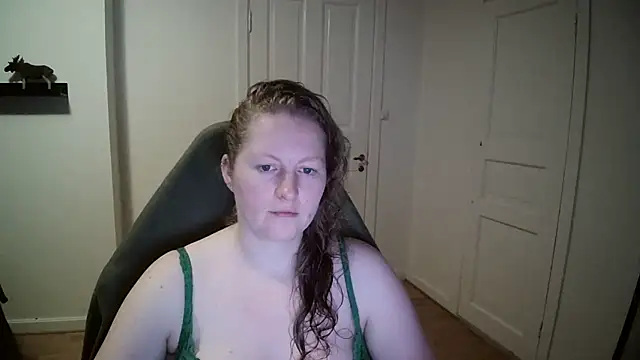 Snapshot of Girlnina-1995 chatting on 12-19-24, 02:35 Girlnina-1995 online show from 12-19-24, 02:35