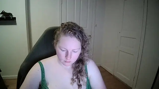 Snapshot of Girlnina-1995 chatting on 12-19-24, 06:12 Girlnina-1995 online show from 12-19-24, 06:12