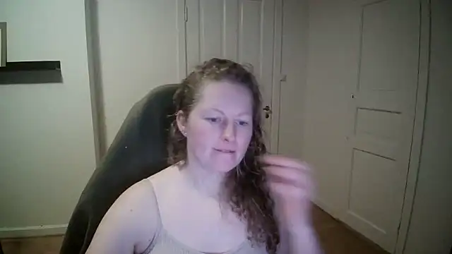Girlnina-1995 online show from 01-20-25, 03:39