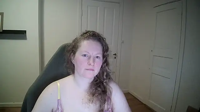 Snapshot of Girlnina-1995 chatting on 02-03-25, 09:19 Girlnina-1995 online show from 02-03-25, 09:19