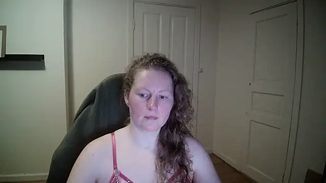 Snapshot of Girlnina-1995 chatting on 02-24-25, 05:09 Girlnina-1995 online show from 02-24-25, 05:09