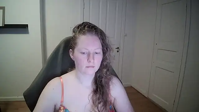 Snapshot of Girlnina-1995 chatting on 03-19-25, 09:17 Girlnina-1995 online show from 03-19-25, 09:17