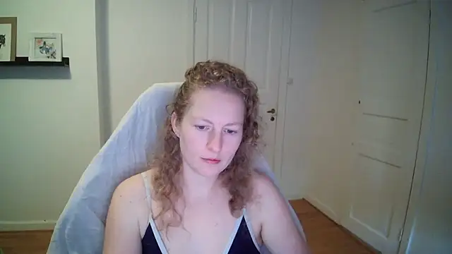 Snapshot of Girlnina-1995 chatting on 10-29-25, 11:01 Girlnina-1995 online show from 10-29-25, 11:01