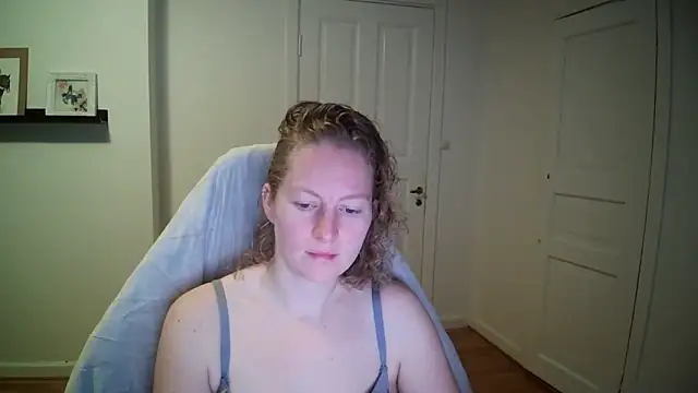 Snapshot of Girlnina-1995 chatting on 10-31-25, 07:42 Girlnina-1995 online show from 10-31-25, 07:42