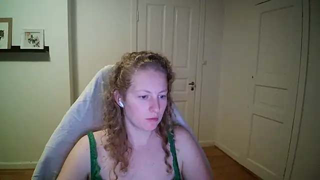 Snapshot of Girlnina-1995 chatting on 11-03-25, 07:26 Girlnina-1995 online show from 11-03-25, 07:26