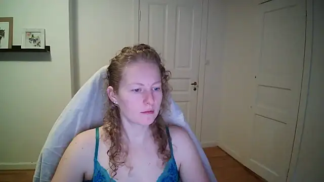 Snapshot of Girlnina-1995 chatting on 11-04-25, 08:57 Girlnina-1995 online show from 11-04-25, 08:57