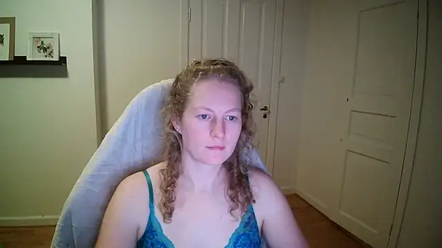 Snapshot of Girlnina-1995 chatting on 11-04-25, 09:03 Girlnina-1995 online show from 11-04-25, 09:03