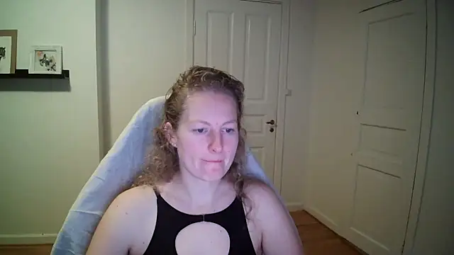 Snapshot of Girlnina-1995 chatting on 11-05-25, 09:20 Girlnina-1995 online show from 11-05-25, 09:20