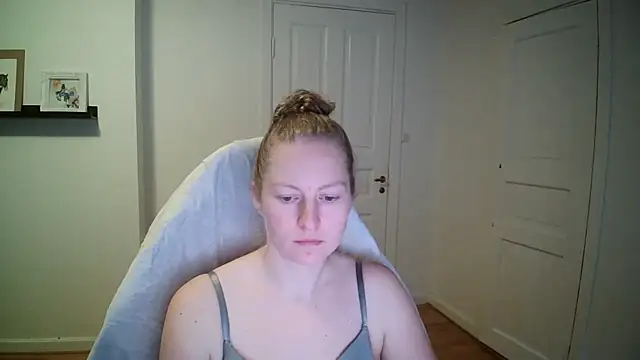 Snapshot of Girlnina-1995 chatting on 11-06-25, 11:33 Girlnina-1995 online show from 11-06-25, 11:33