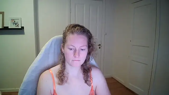 Snapshot of Girlnina-1995 chatting on 11-26-25, 09:32 Girlnina-1995 online show from 11-26-25, 09:32