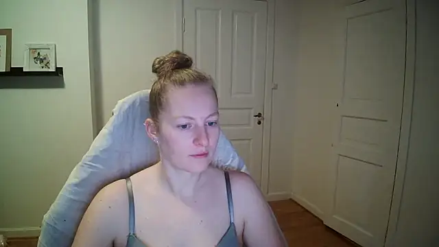 Snapshot of Girlnina-1995 chatting on 11-27-25, 10:06 Girlnina-1995 online show from 11-27-25, 10:06