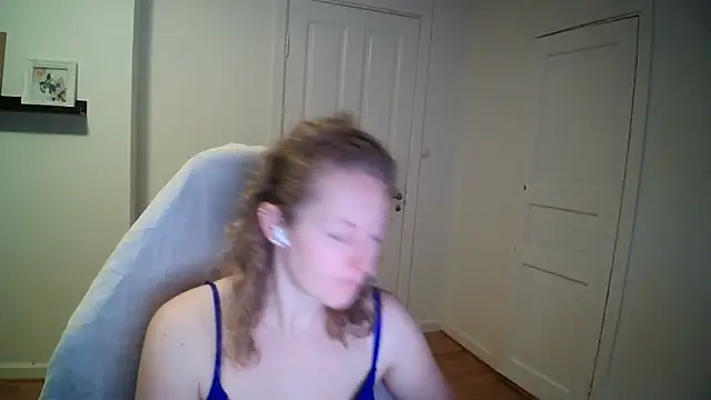 Snapshot of Girlnina-1995 chatting on 12-03-25, 10:35 Girlnina-1995 online show from 12-03-25, 10:35