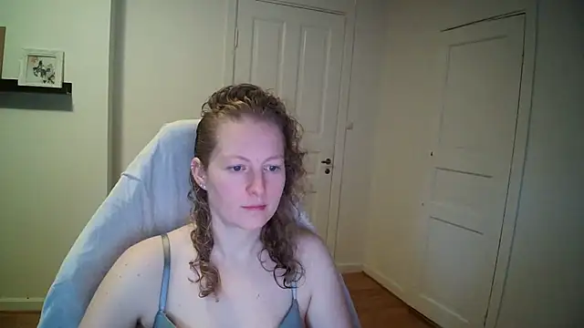 Snapshot of Girlnina-1995 chatting on 12-05-25, 10:02 Girlnina-1995 online show from 12-05-25, 10:02