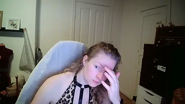 Snapshot of Girlnina-1995 chatting on 12-15-25, 07:12 Girlnina-1995 online show from 12-15-25, 07:12