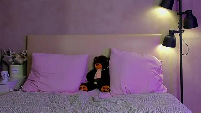 Snapshot of _ice_ba_by chatting on 10-25-25, 07:30  ice ba by online show from 10-25-25, 07:30