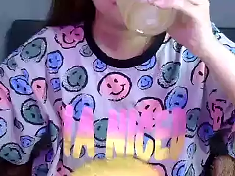 Snapshot of Bee_2k chatting on 12-21-24, 05:14 Bee 2k online show from 12-21-24, 05:14