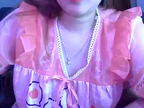 Snapshot of Bee_2k chatting on 12-25-24, 05:05 Bee 2k online show from 12-25-24, 05:05