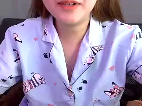 Snapshot of Bee_2k chatting on 12-31-24, 05:11 Bee 2k online show from 12-31-24, 05:11