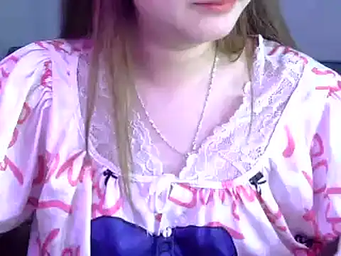 Snapshot of Bee_2k chatting on 01-09-25, 05:13 Bee 2k online show from 01-09-25, 05:13