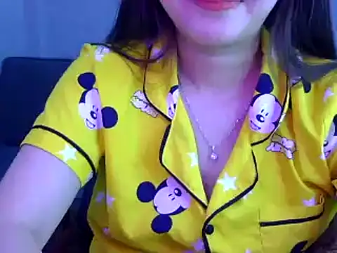 Snapshot of Bee_2k chatting on 01-16-25, 05:11 Bee 2k online show from 01-16-25, 05:11