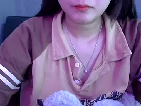 Snapshot of Bee_2k chatting on 01-17-25, 05:11 Bee 2k online show from 01-17-25, 05:11