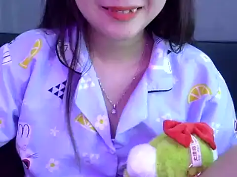 Snapshot of Bee_2k chatting on 01-22-25, 04:55 Bee 2k online show from 01-22-25, 04:55