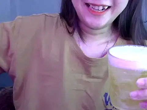 Snapshot of Bee_2k chatting on 01-23-25, 05:13 Bee 2k online show from 01-23-25, 05:13