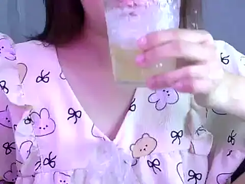 Snapshot of Bee_2k chatting on 03-08-25, 03:28 Bee 2k online show from 03-08-25, 03:28