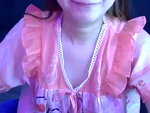 Snapshot of Bee_2k chatting on 09-13-25, 04:45 Bee 2k online show from 09-13-25, 04:45