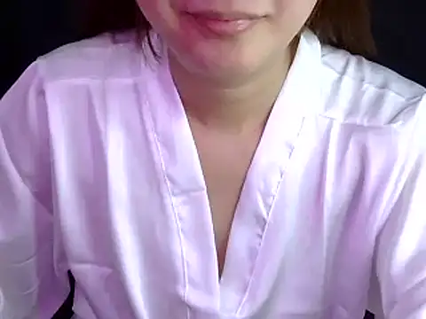 Snapshot of Bee_2k chatting on 09-15-25, 04:45 Bee 2k online show from 09-15-25, 04:45