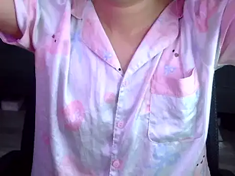 Snapshot of Bee_2k chatting on 09-29-25, 04:28 Bee 2k online show from 09-29-25, 04:28