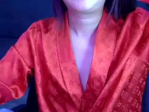 Snapshot of Bee_2k chatting on 10-07-25, 04:31 Bee 2k online show from 10-07-25, 04:31