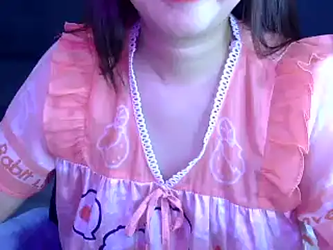 Snapshot of Bee_2k chatting on 10-09-25, 04:43 Bee 2k online show from 10-09-25, 04:43