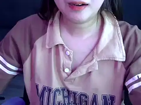 Snapshot of Bee_2k chatting on 10-11-25, 04:44 Bee 2k online show from 10-11-25, 04:44