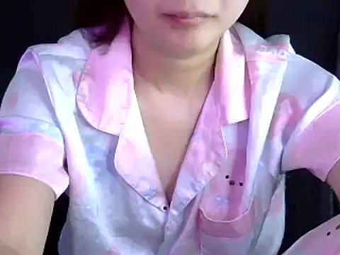 Snapshot of Bee_2k chatting on 10-16-25, 04:46 Bee 2k online show from 10-16-25, 04:46