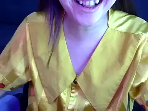 Snapshot of Bee_2k chatting on 10-25-25, 04:42 Bee 2k online show from 10-25-25, 04:42