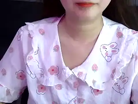 Snapshot of Bee_2k chatting on 11-11-25, 04:45 Bee 2k online show from 11-11-25, 04:45