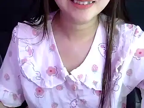 Snapshot of Bee_2k chatting on 11-26-25, 04:57 Bee 2k online show from 11-26-25, 04:57