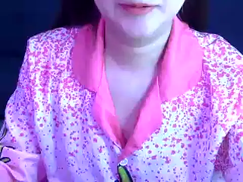 Snapshot of Bee_2k chatting on 11-28-25, 04:48 Bee 2k online show from 11-28-25, 04:48