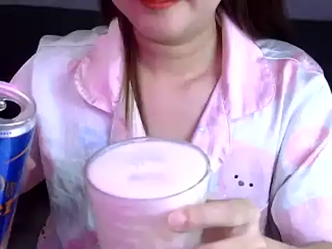 Snapshot of Bee_2k chatting on 12-20-25, 05:03 Bee 2k online show from 12-20-25, 05:03