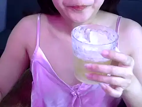 Snapshot of Bee_2k chatting on 02-14-26, 05:15 Bee 2k online show from 02-14-26, 05:15