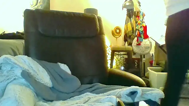 eatmeplease44 online show from 10-18-25, 05:21