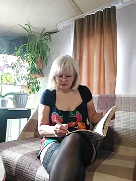 Snapshot of IrmaRose chatting on 10-02-25, 05:03 IrmaRose online show from 10-02-25, 05:03