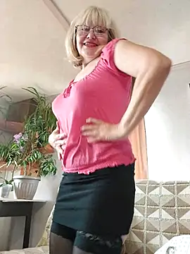 Snapshot of IrmaRose chatting on 10-14-25, 07:31 IrmaRose online show from 10-14-25, 07:31