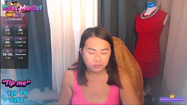 Snapshot of MagnificatMistress chatting on 11-24-25, 01:27 MagnificatMistress online show from 11-24-25, 01:27