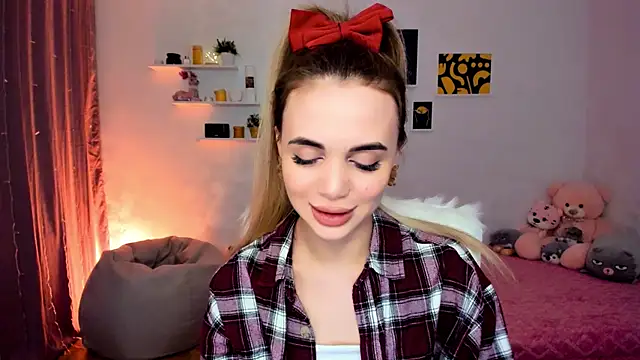 Snapshot of aPieceOfJoy chatting on 12-14-24, 12:33 aPieceOfJoy online show from 12-14-24, 12:33