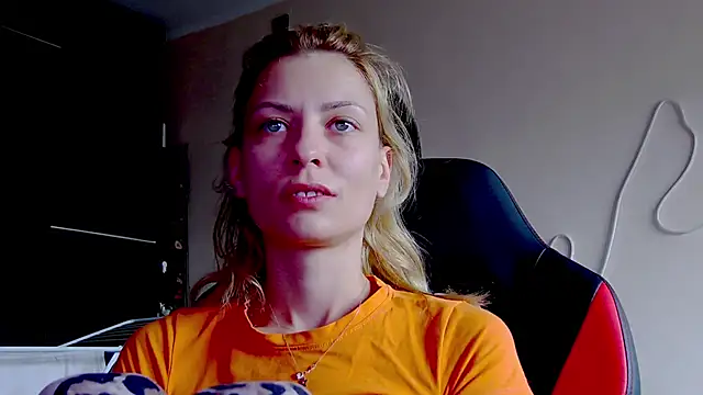 karo123421 online show from 10-13-25, 09:20